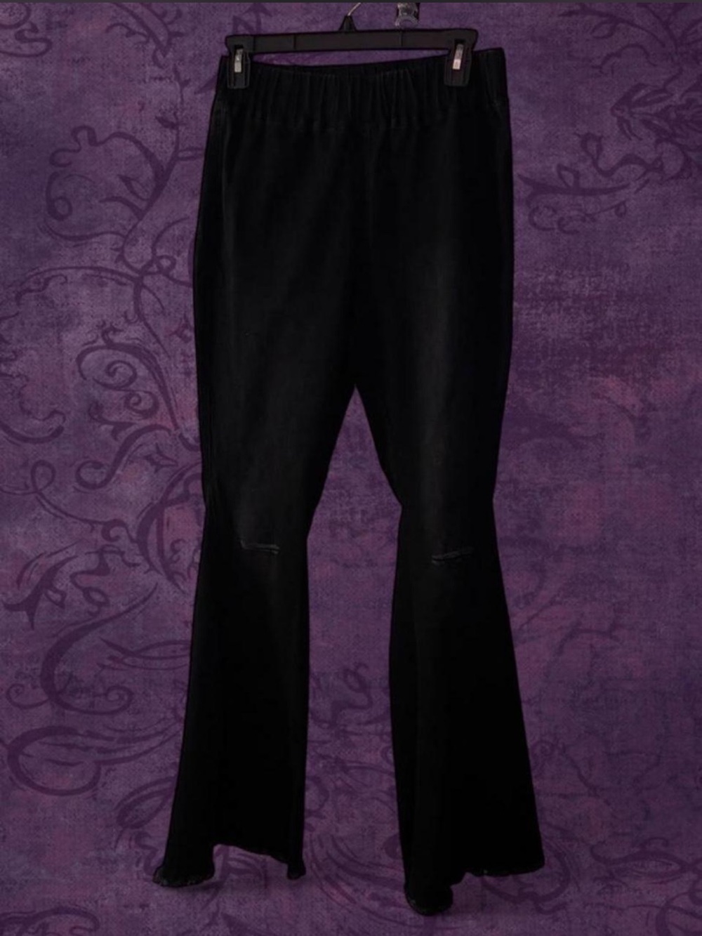 Distressed stretchy jeans